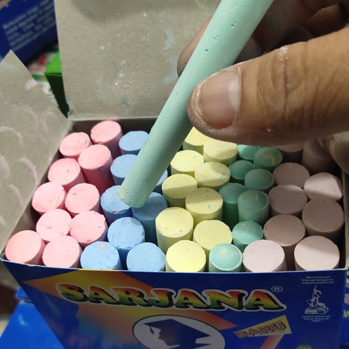 

Kapur Tulis Warna Warni Sarjana isi 50pcs (free Bubble warp+ kardus)