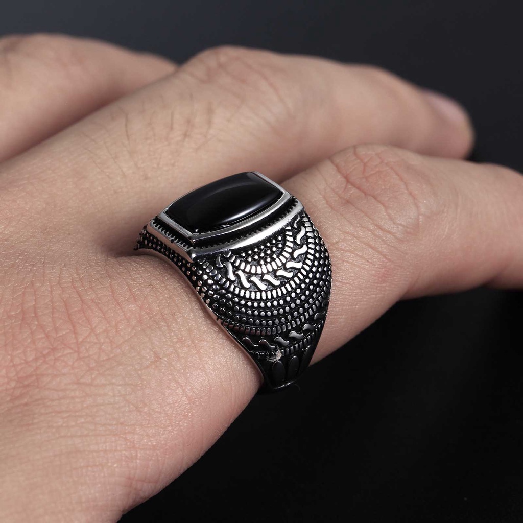 Cincin Bahan Titanium Steel Warna Hitam Gaya Vintage Untuk Pria