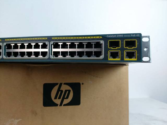 Cisco catalyst 2960 series PoE-48 Type WS-C2960-48PST-L V05 siap pakai