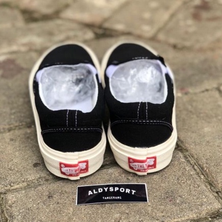 SEPATU SLIPON VANS SLIPON OG BLACK WHITE PREMIUM MADE IN CHINA. SEPATU SNEAKERS PRIA TERMURAH  BERKWALITAS