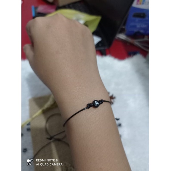 (GRATIS) GELANG TALI COUPLE ETNIK INISIAL DITENGAH MOTE PIPIH gelang persahabatan / gelang Mote pipih /gelang simpel /  gelang Costum / gelang huruf / gelang nama / gelang persahabatan / gelang etnik / gelang terbaru / gelang viral / gelang imut