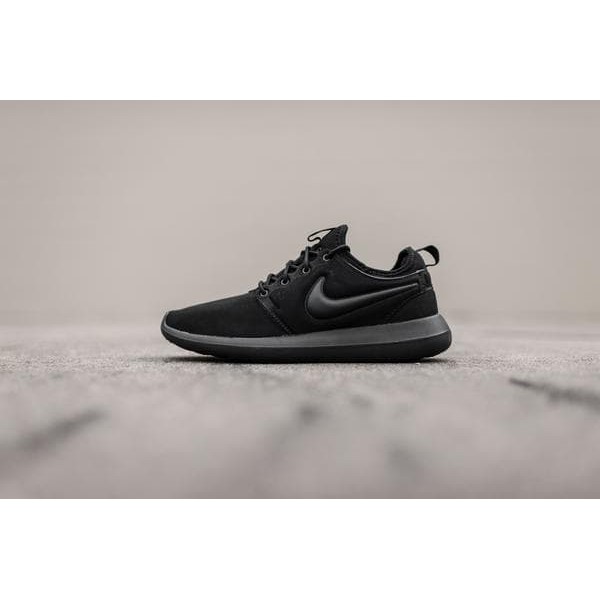 sepatu nike roshe run