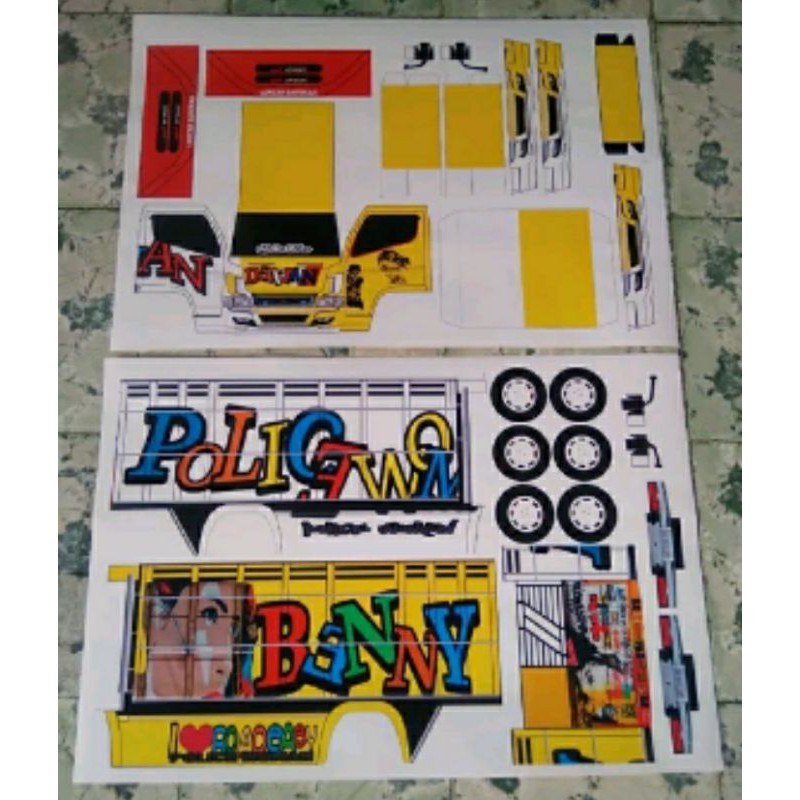 Lembaran Papercraft Truk Police Woman Devian Skala 1:16