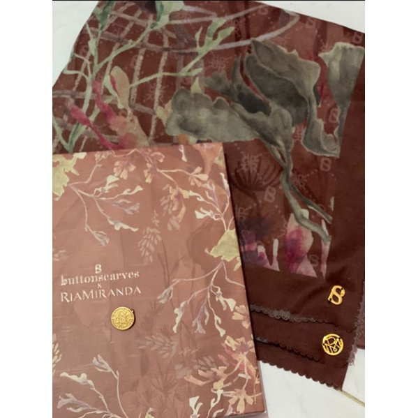 Buttonscarves X Riamiranda Xanadu Series Cherry XL