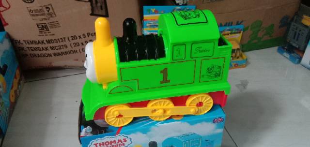 Thomas and friends percy mainan kereta api menggunakan baterai mainan anak edukasi terlengkap