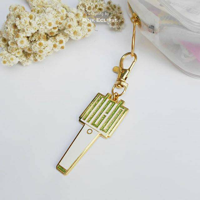 NCT ー NEOBONG LIGHTSTICK KEYRING / KEYCHAIN