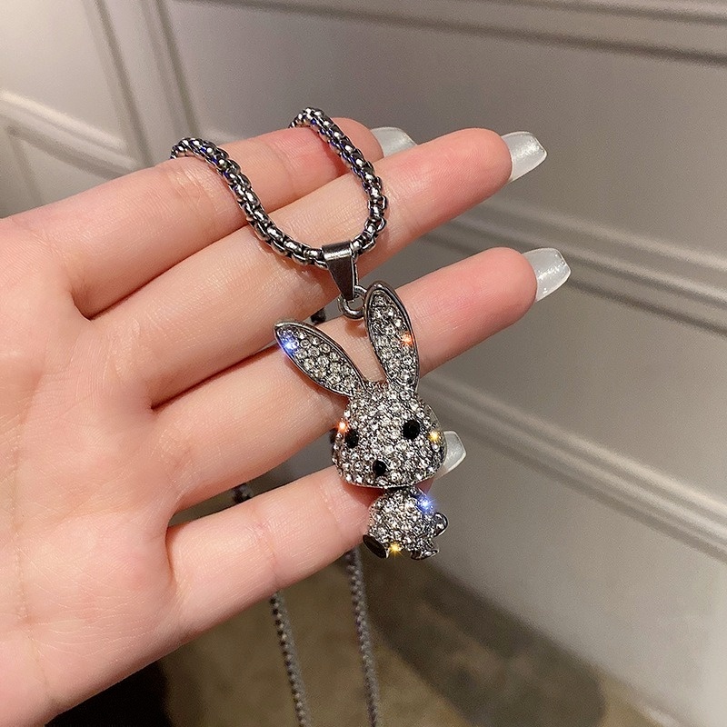 Kalung Dengan Liontin Bentuk Kelinci Bahan Stainless Steel Aksen Berlian Imitasi Untuk Wanita