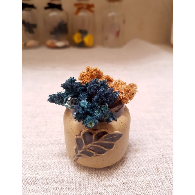 guci keramik bunga edelweis