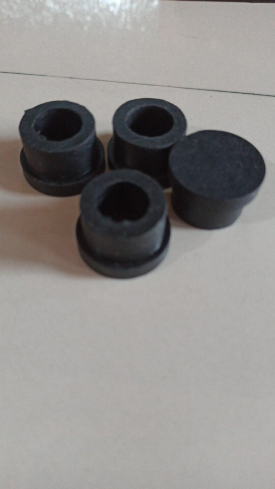 Kaki Karet Kursi Bulat Dop 7/8 Inchi - 8pcs