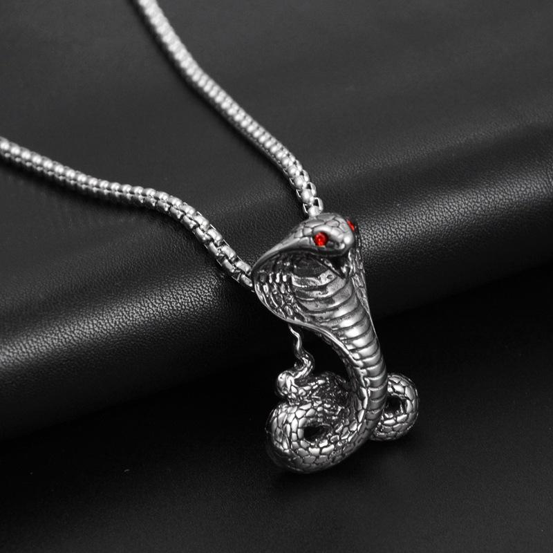 Kalung Liontin Ular Kobra Bahan Stainless Steel Gaya Punk Untuk Pria