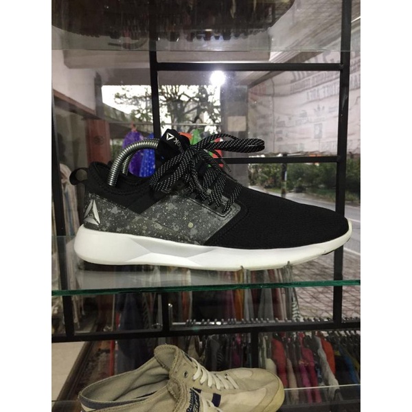 sepatu rebbok secondhand