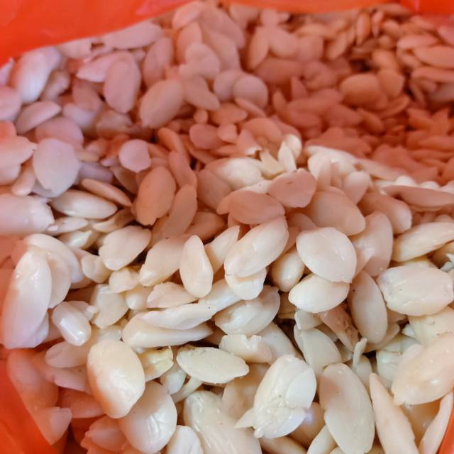 

Kenari Kupas 1 Kg.