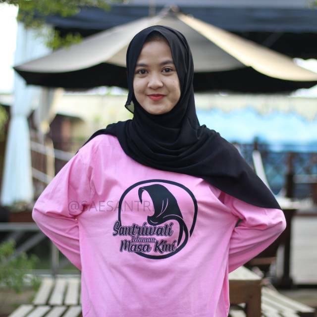 KAOS SANTRI PUTRI || SANTRIWATI IDAMAN MASA KINI