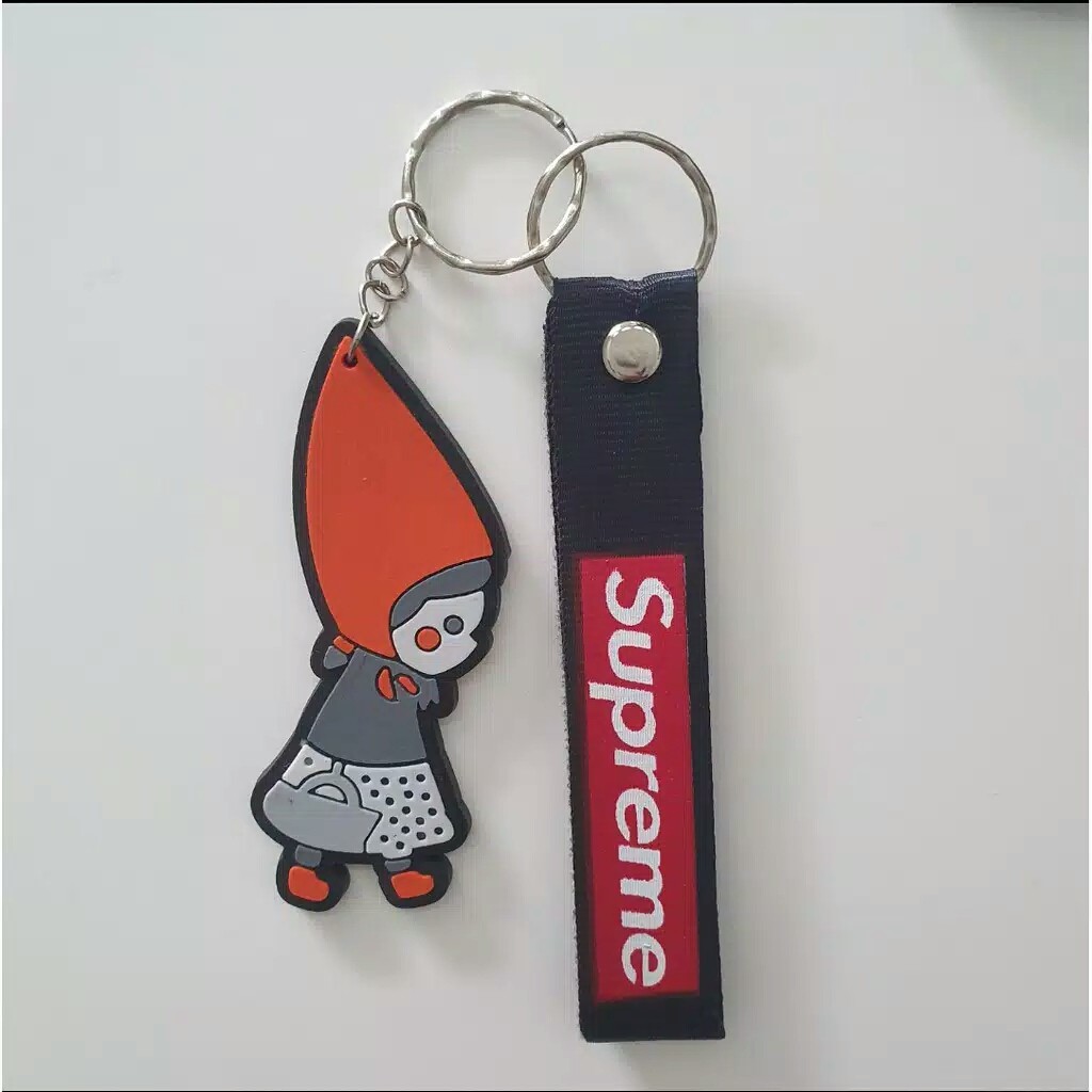 Gantungan tas / accessoris tas ransel atau selempang supreme