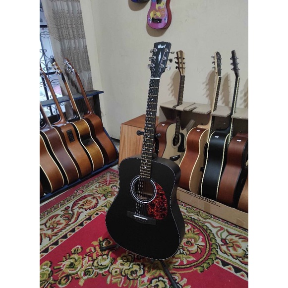 gitar akustik cort jumbo. free pick, kunci L dan free packing kayu. bisa COD