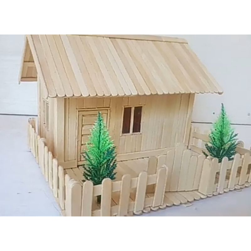 miniatur rumah kayu pedesaan