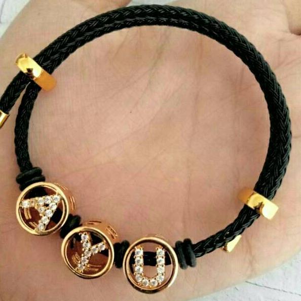 Gelang tali kawat wanita huruf inisial lapis emas {LWD.10Jn22a}