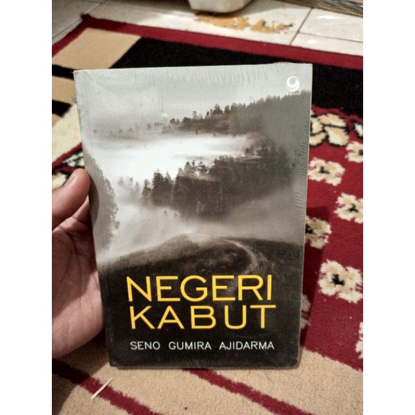 SENO GUMIRA AJIDARMA NEGERI KABUT