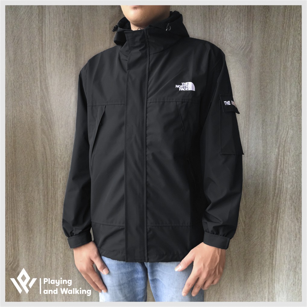  Jaket Outdoor  The North Face Waterproof Saku Samping 