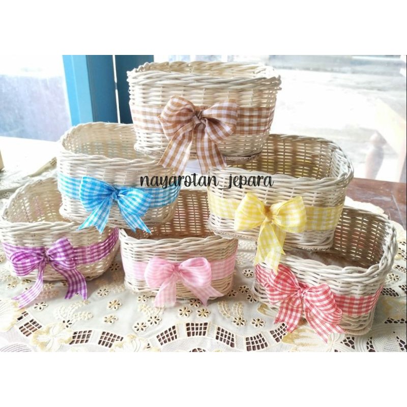 

keranjang pita / kotak rotan / souvenir ulangtahun /kado valentine / kotak pita