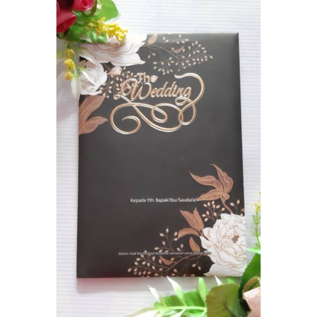 

Undangan singel hardcover dan amplop cantik