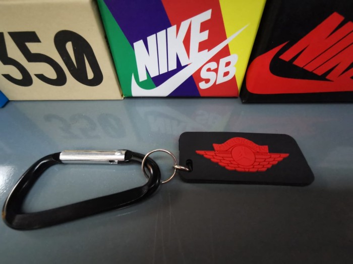 KEYCHAIN RING JORDAN B WING SNEAKERS KEYCHAIN MINIATUR