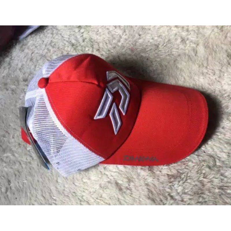 Topi Daiwa Merah