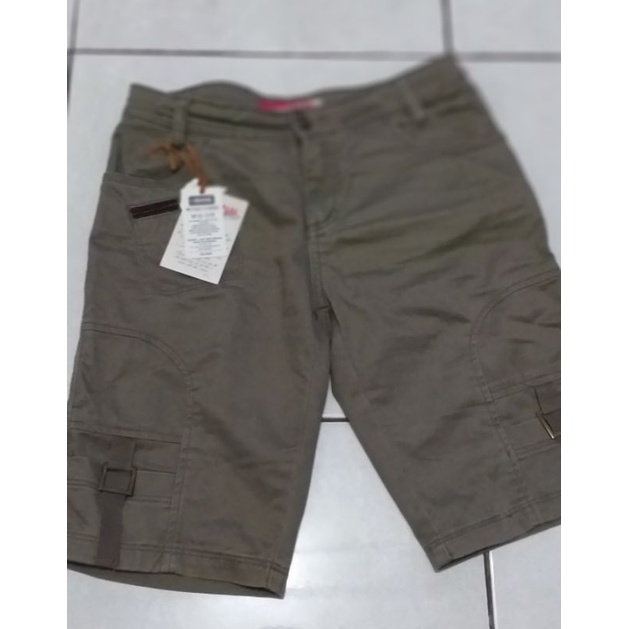 Cardinal celana pendek wanita size S