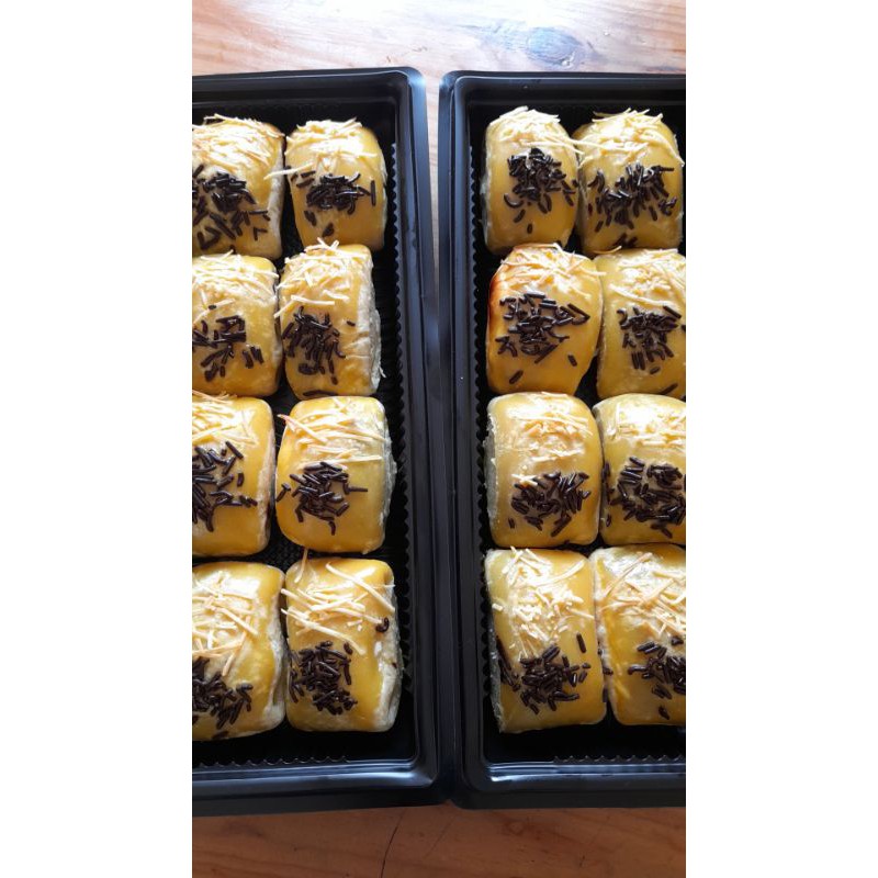 

pisang bolen isi 15pcs