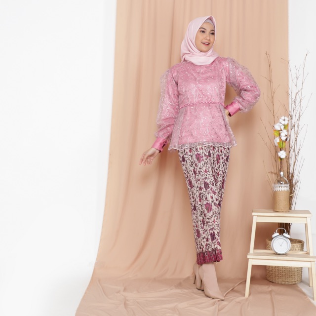 KEBAYA ODELIA ALADIN / KEBAYA MODERN / KEBAYA TUNANGAN / KEBAYA KONDANGAN