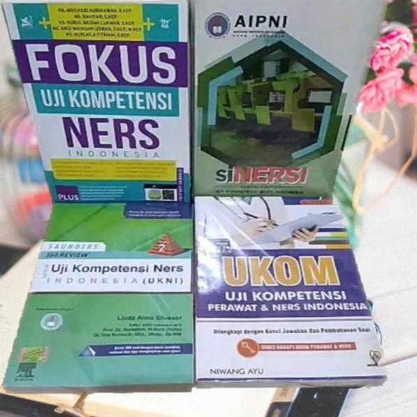 Paket 4 buku Fokus uji kompetensi ners Indonesia, Sinersi edisi R, UKNI Saunders,UKOM perawat & ners