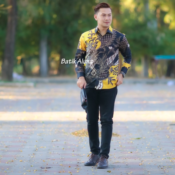 Baju Batik Pria Kemeja Lengan Panjang Furing Premium Modern Solo Batik Tulis Sutra Pria Big Size Jumbo Batik Cowok Cowo modern slimfit Slim fit Mega Mendung Priamega Mendung Pria Seno Joyo Tuban Pekalongan Lamongan Palembang Berkualitas Dewananda ALUNA