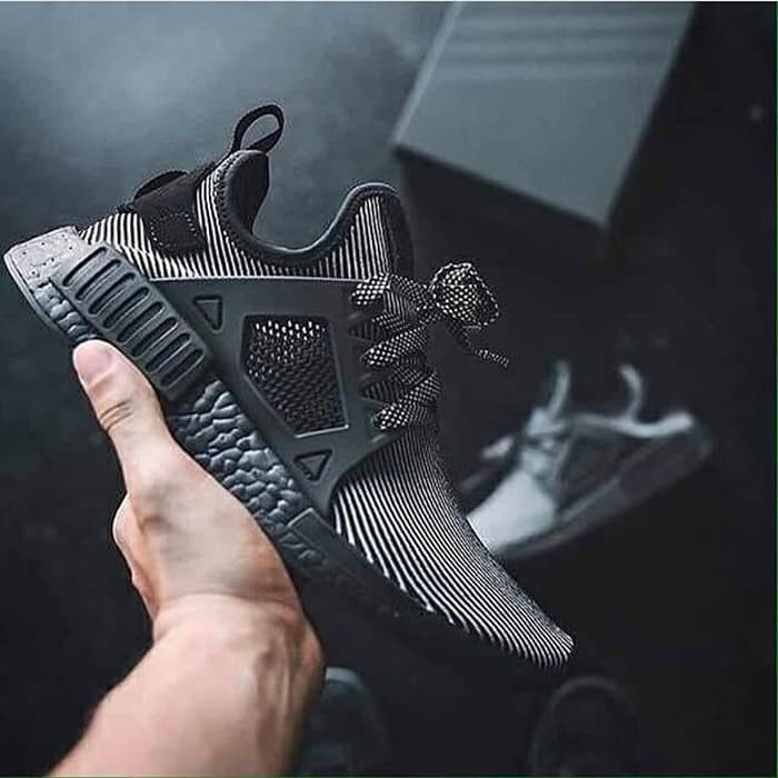 adidas nmd r1 primeknit core black