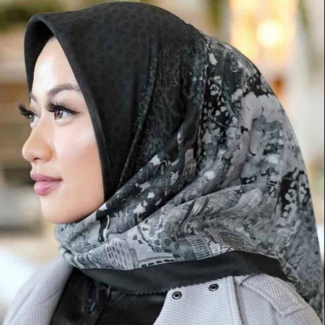 NEW Buttonscarves New York Reborn Series Fifth Avenue