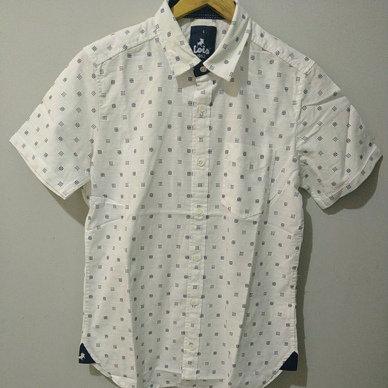KLS321 OB KEMEJA LENGAN PENDEK PUTIH POLKA SLIM FIT LOIS ORIGINAL