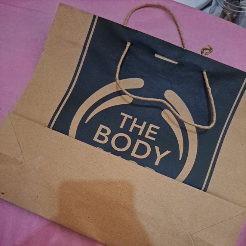 

paper bag the body shop