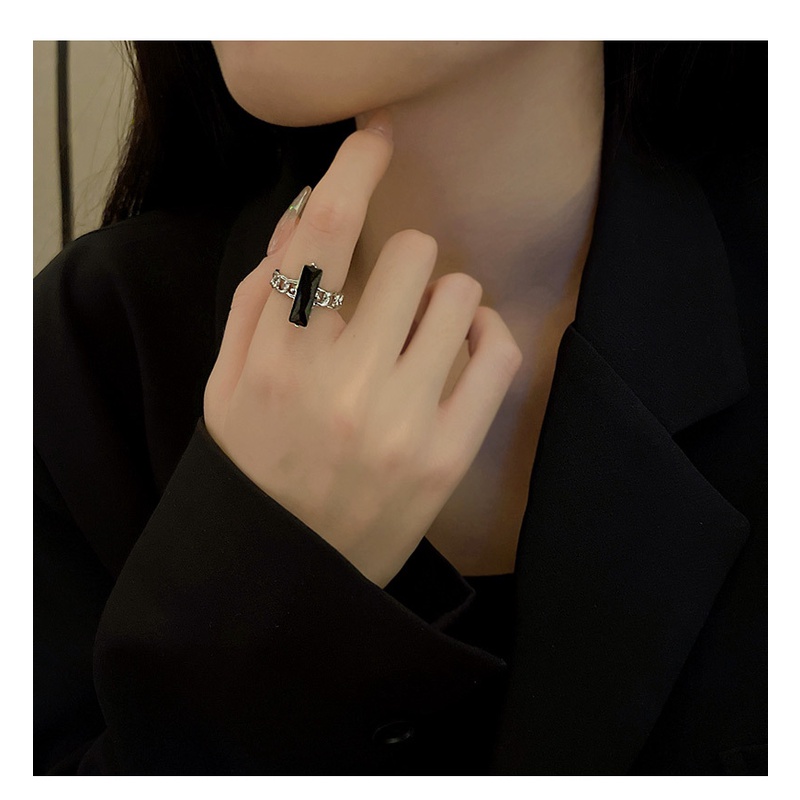 Cincin Bentuk Persegi Geometris Warna Hitam Gaya Korea