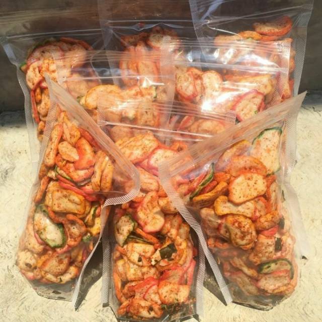 

Kerupuk seblak kering pedas