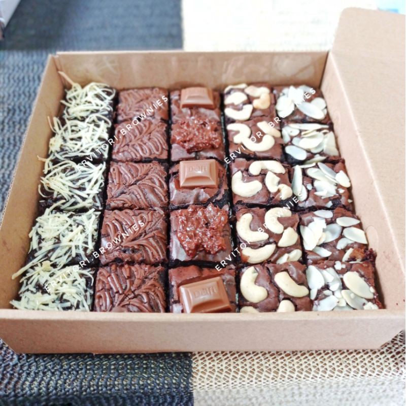 

Brownies Panggang Ervitori Aneka Topping 25 slice