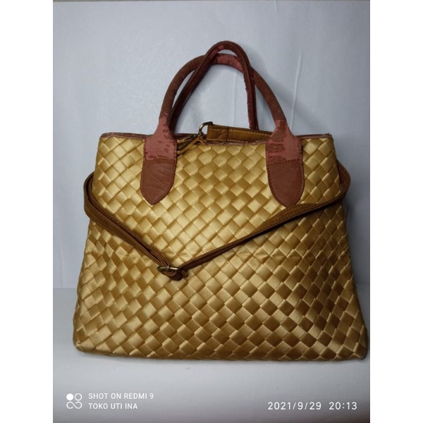 Preloved_Bag_Tas_Selempang_Wanita_Merk_WEBE