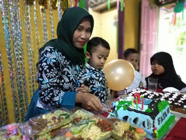 Sarimbit Gamis Couple Longdress Pesta Couple 065 Maura Couple - Sania Ruffle Batik Couple Ori Ndoro