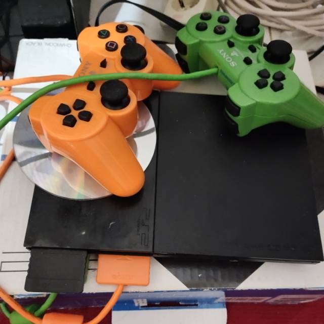 Playstation 2 slim kondisi second jarang dipakai/dimainkan normal tidak ada kendala siap begadang