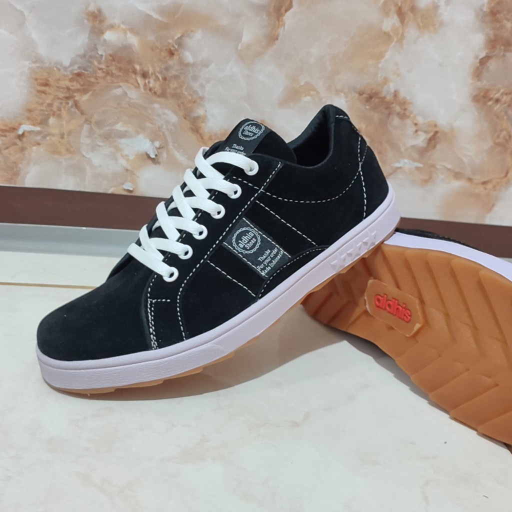 Aldhis NEW23 Sepatu Pria Original Lokal Sneakers Cowok Terbaru Hitam Black buat Kerja Jalan dan Gaya