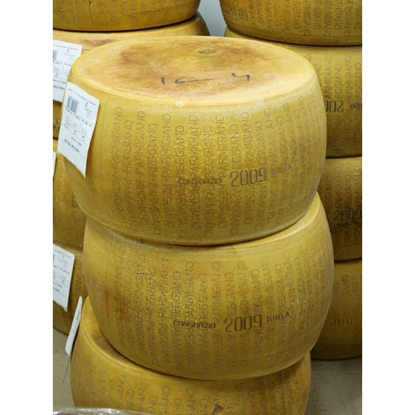 

Parmiggiano regiano 24months cheese/keju sliced 2,5-3 kg