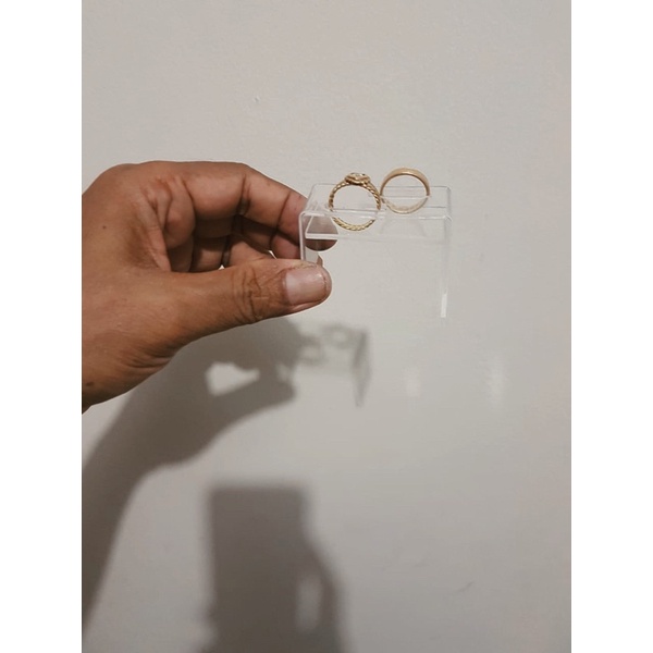 TEMPAT CINCIN AKRILIK