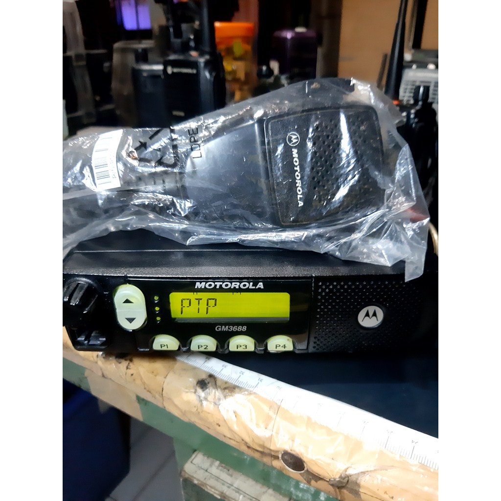 Rig Motorola Gm3688 Frekuensi UHF 350Mhz Motorola Gm 3688 UHF Low Band Seperti Baru GM3688 UHF 350Mh
