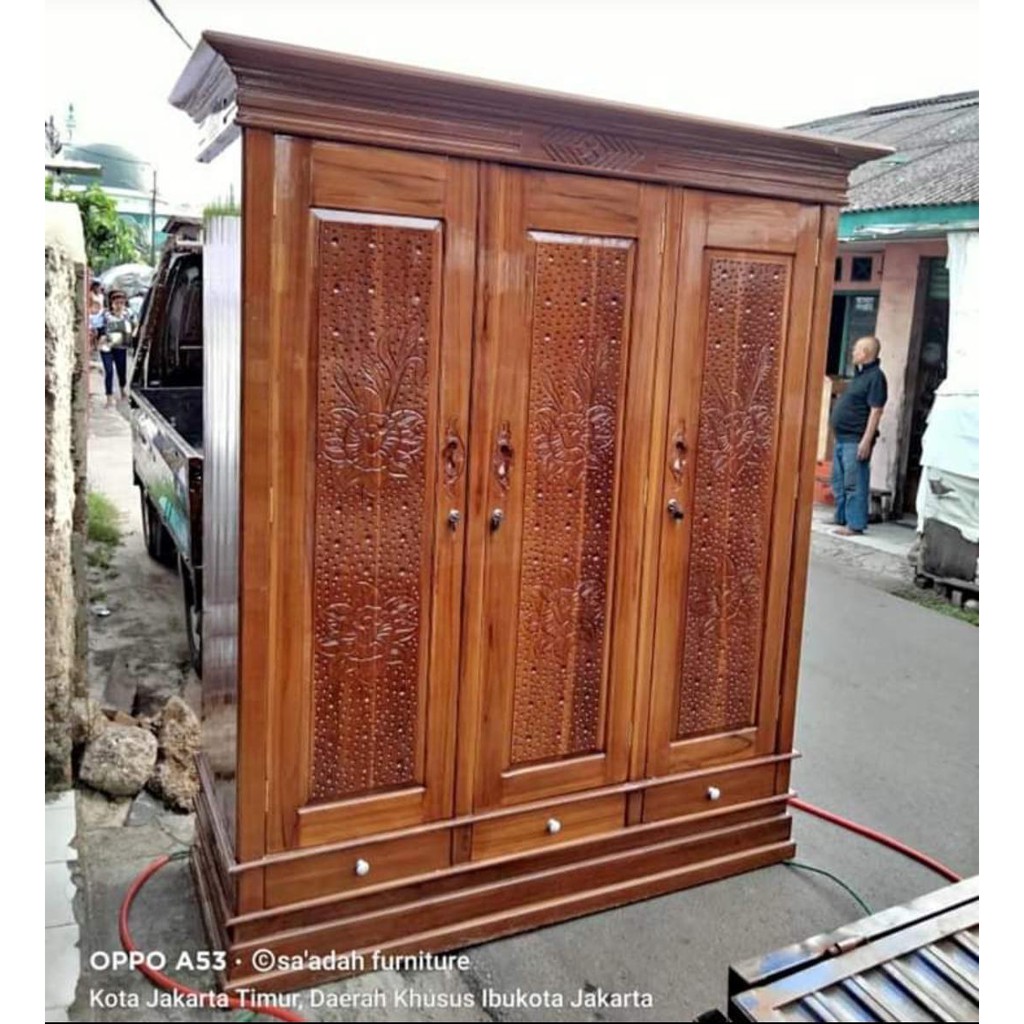 lemari 3 pintu