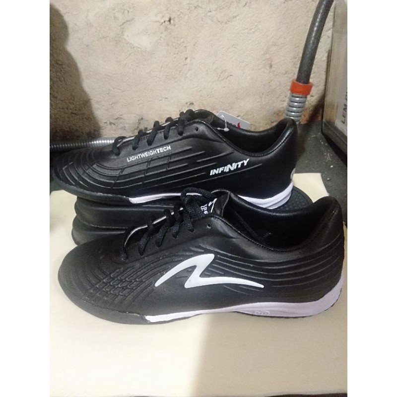 Futsal Specs Lightweghtech Infinity|Sepatu Futsal Specs|Olahraga Futsal Pria|Oscar Infinity