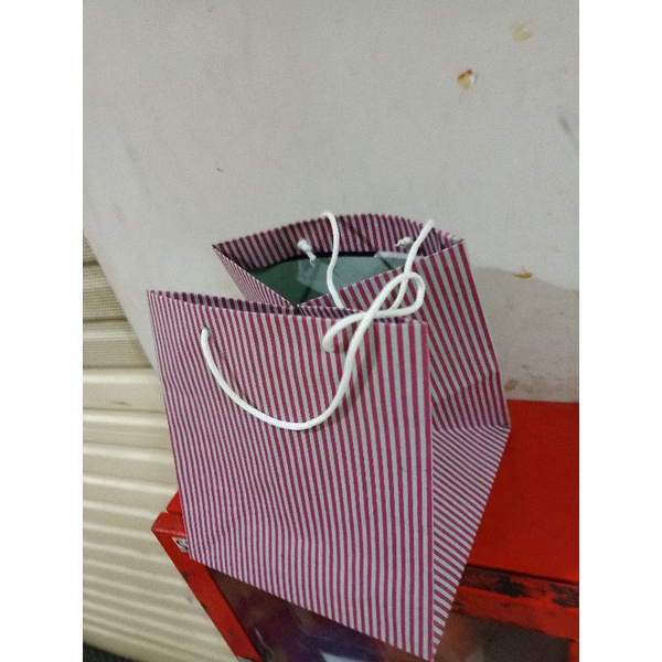 

paper bag buat nasi box 20 garis isi 12 pcs terlaris dan termurah