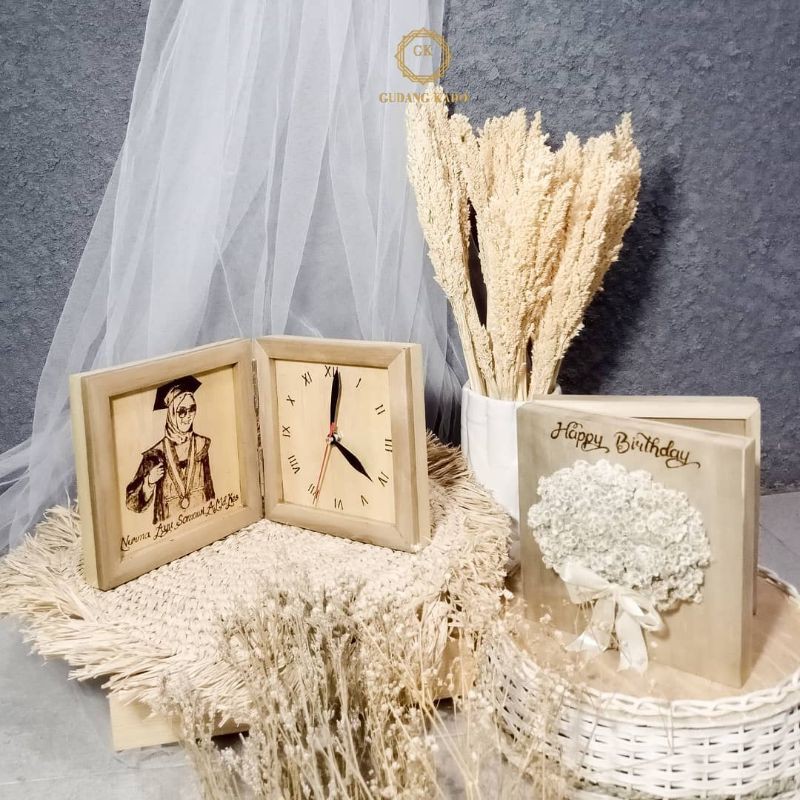 

Kado pernikahan/ kado ultah / kado wisuda / kado anniversary/ kado lukis